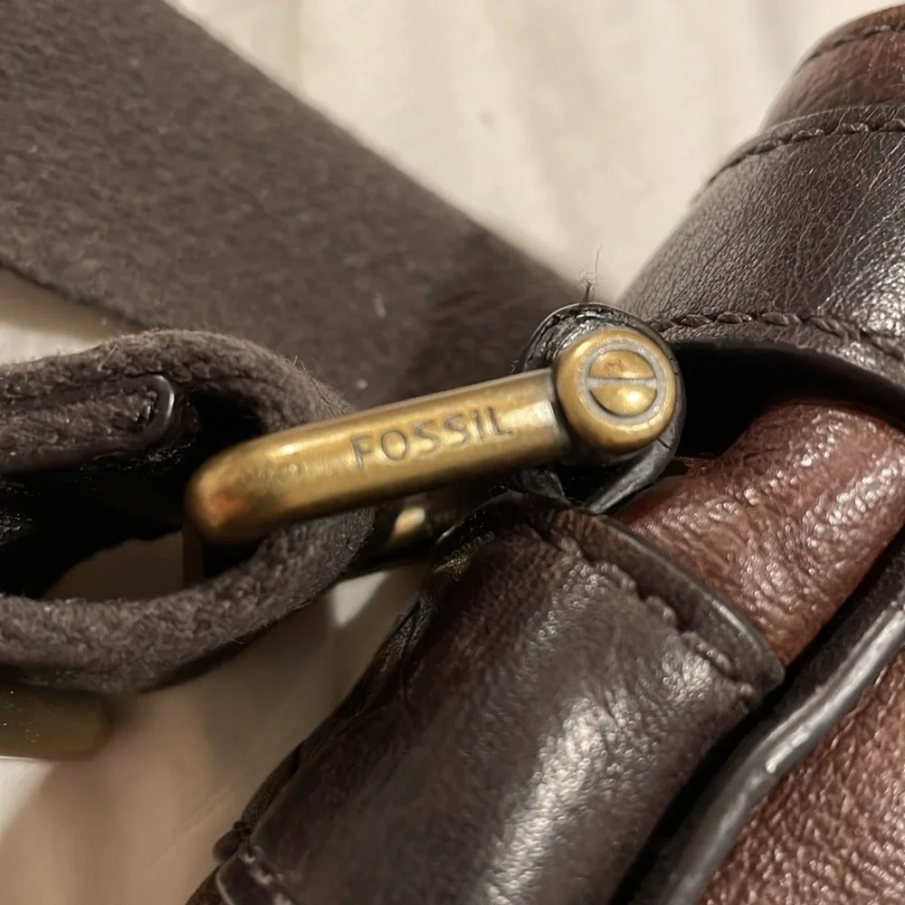 Fossil leather messenger bag in brown and black brass hardware. O
